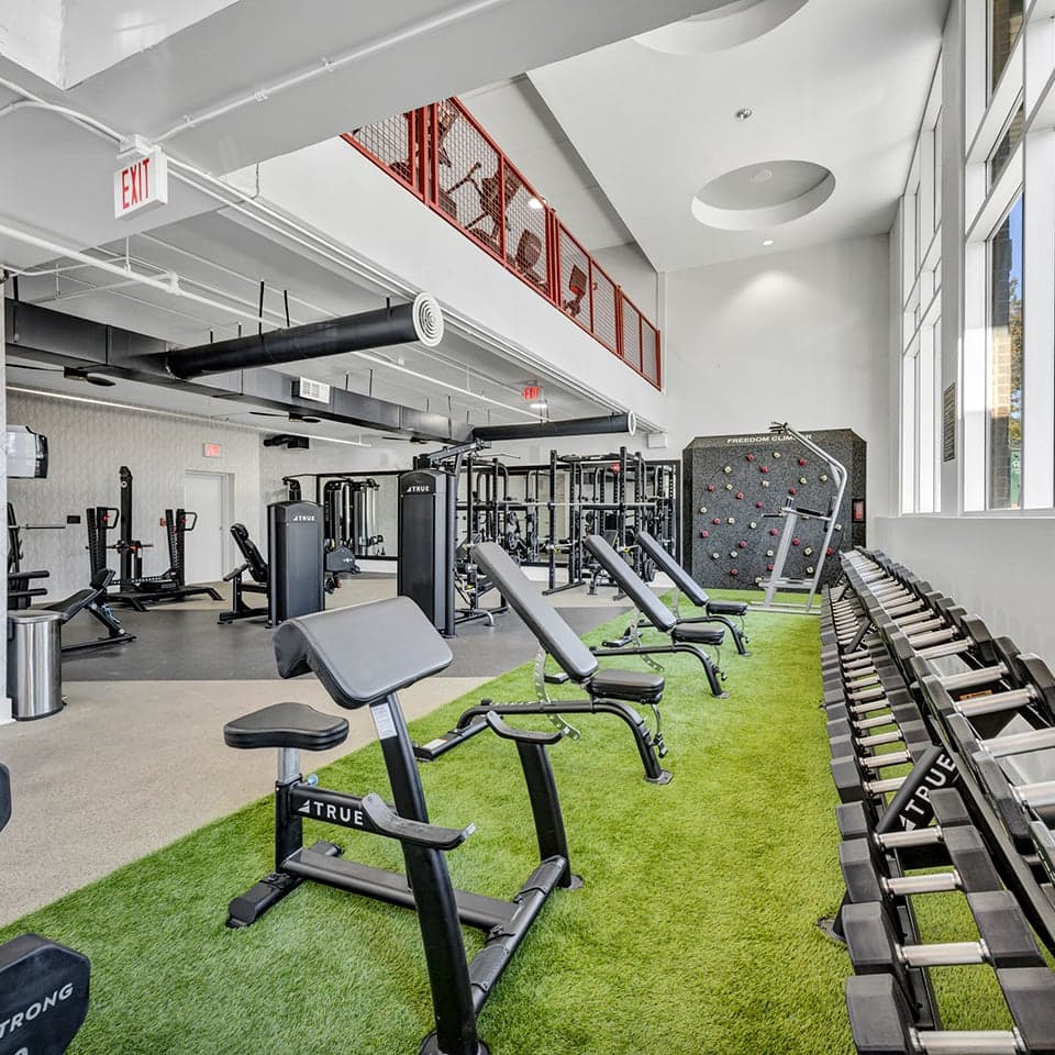 Luxe—Amenities—Fitness-Center-(17)
