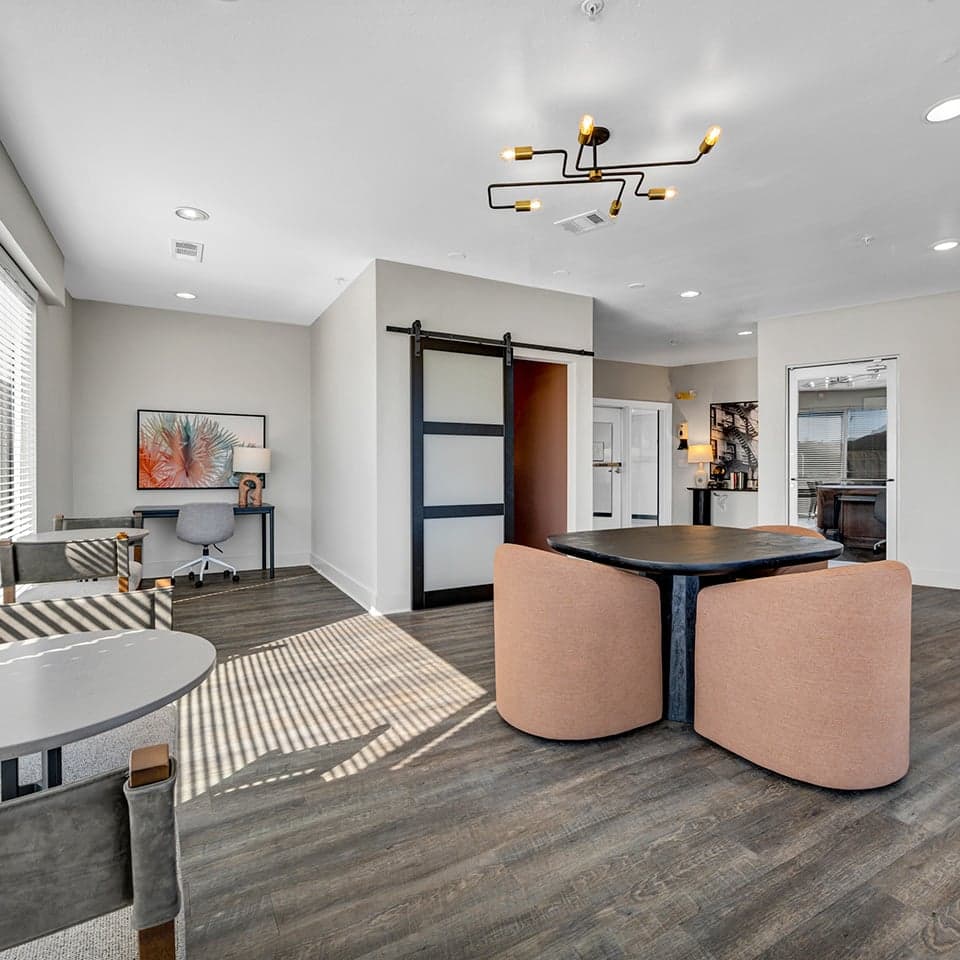 Luxe—Amenities—Penthouse-East-(4)